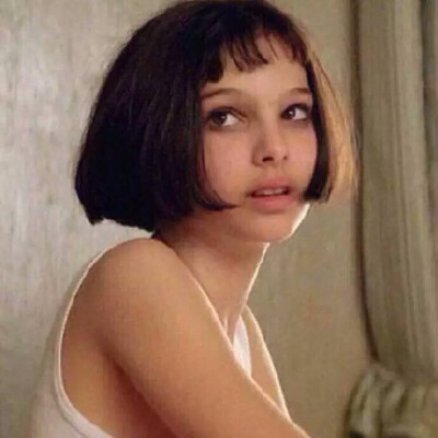 短发女孩也可以性感可爱