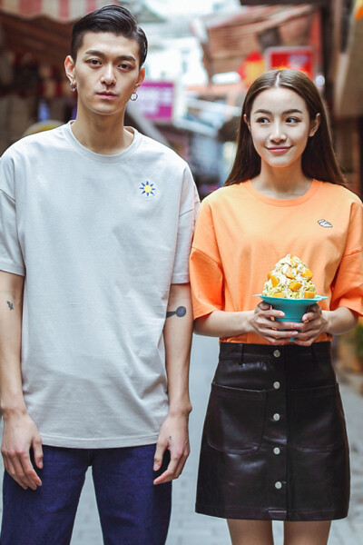 韩版夏装新款糖果色刺绣宽松情侣学院风圆领短袖T恤(单件价)
