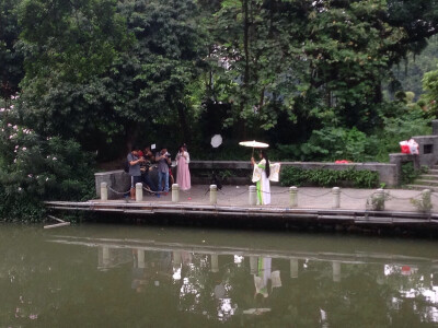 周末就是去散步的