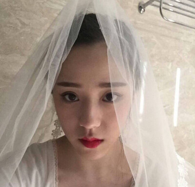 婚纱女