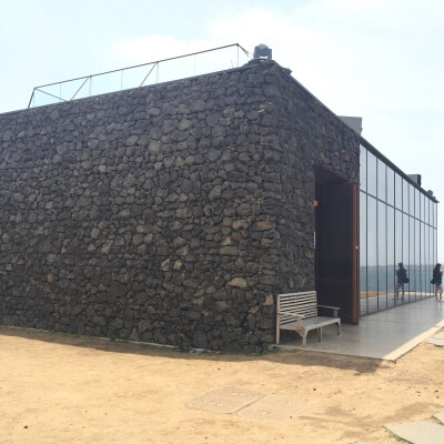 2016 5月 jeju GD咖啡店 monsant⭐
风景很美，咖啡很好喝 甜品配上咖啡再看海边的风景 人生最好的事~ 店里的每一样都是大写的艺术品。权志龙 谢谢您我爱您 谢谢你让我们看到这么美的风景。转载请注明出处。