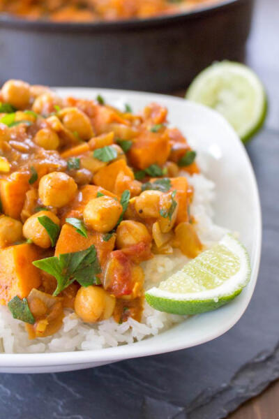 COCONUT CURRIED SWEET POTATO & CHICKPEA STEW 椰子咖喱土豆和鹰嘴豆汤 素食主义