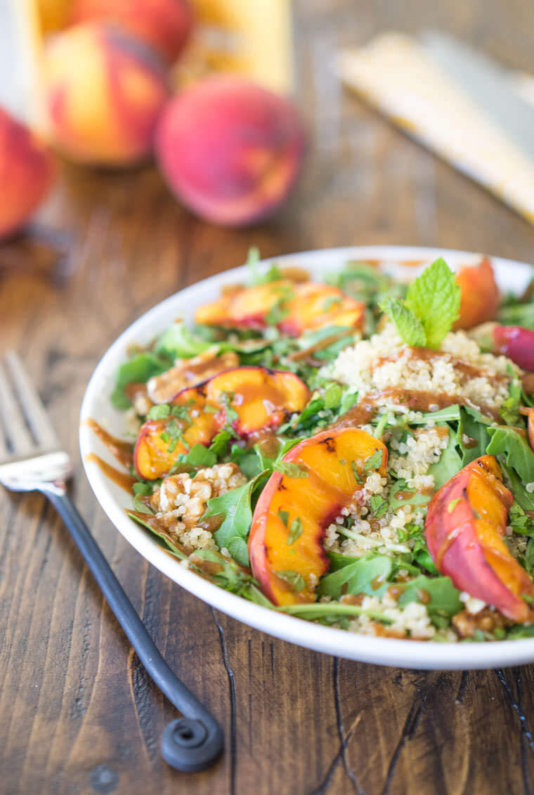 PEACHY QUINOA & ARUGULA SALAD 黄桃藜麦芝麻菜沙拉 素食主义