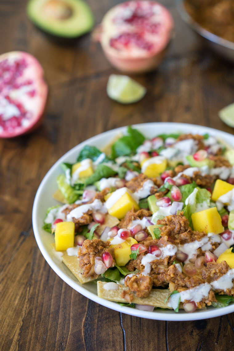 CHICKPEA TACO SALAD WITH POMEGRANATE AND MANGO 鹰嘴豆芒果苹果石榴塔可沙拉 素食主义