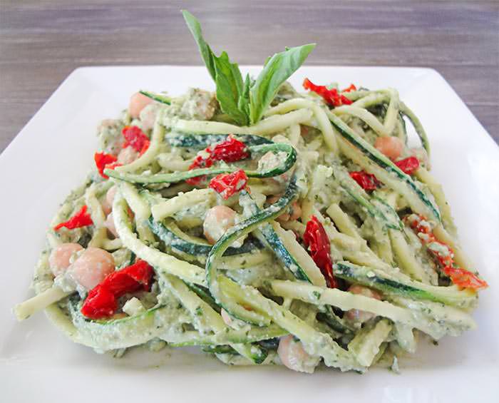 ZUCCHINI PASTA WITH AVOCADO PESTO 牛油果酱（鳄梨酱）配西葫芦意大利面 素食主义