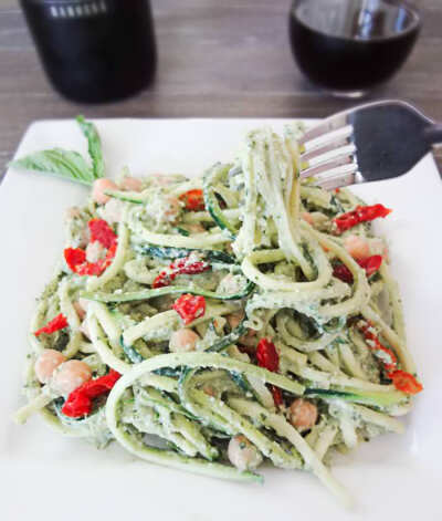 ZUCCHINI PASTA WITH AVOCADO PESTO 牛油果酱（鳄梨酱）配西葫芦意大利面 素食主义