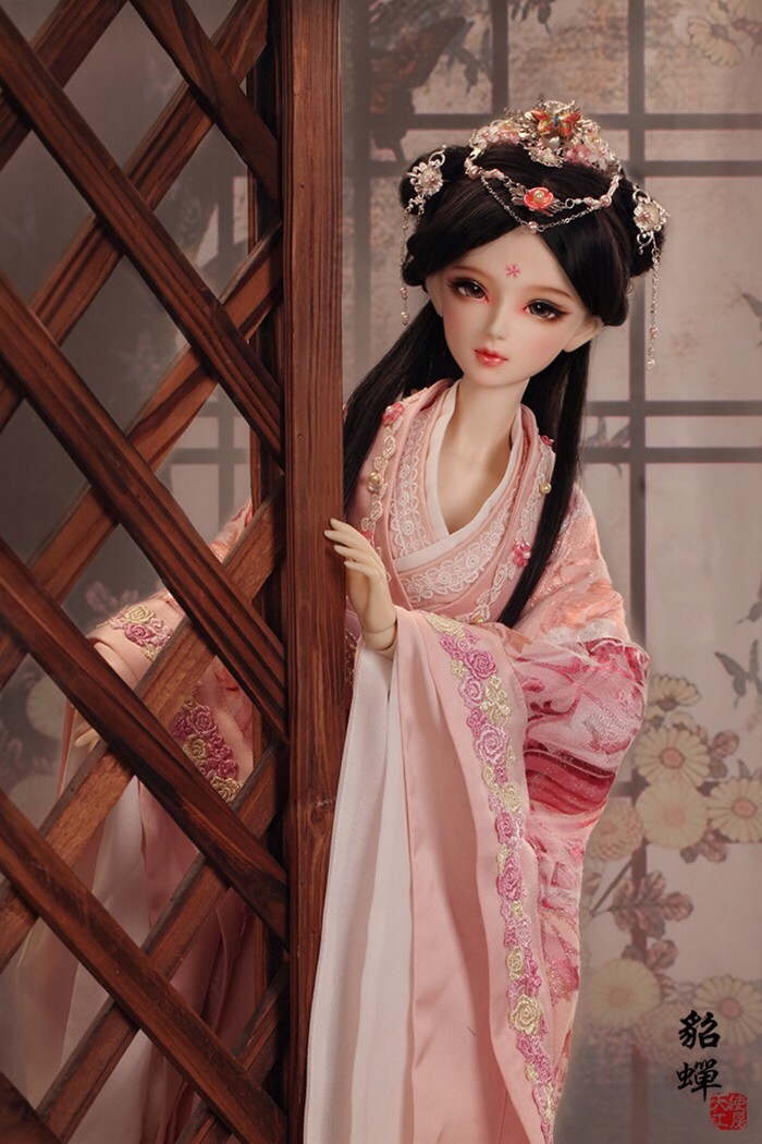 sd娃娃古装粉红汉服神态做得那么逼真也是没谁了娃娃的神情都赶超人了