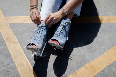 OFF-WHITE C/O Virgil Abloh Denim Heels 很独特的丹宁高跟鞋