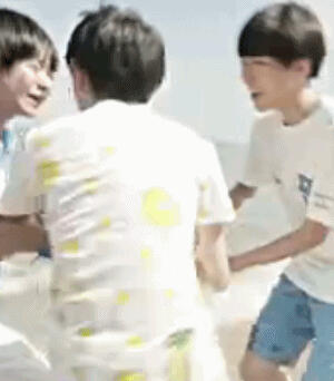 TFBOYS 王俊凯 小凯 凯凯 凯爷 凯猫 王源 源源 大源 凯源 动态 gif
20140811-0819《偶像手记》