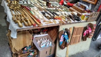 有没有想穿一身和服，穿着木屐撑一把油纸伞走在这青石板小径