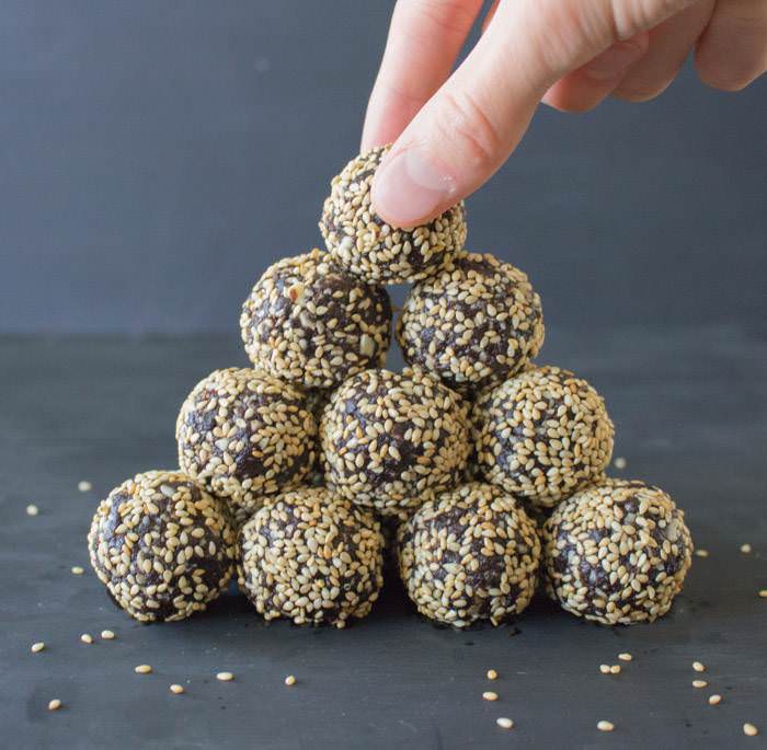 SESAME SUPERFOOD ENERGY BITES 芝麻能量球 素食主义