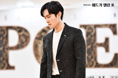 Shinhwa 神话 신화 Dane Kim 김동완 金烔完 Kim Dong Wan