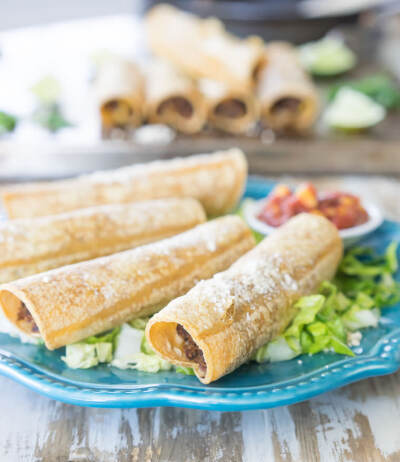 BAKED TAQUITOS WITH CAULIFLOWER AND BLACK BEAN FILLING 烤菜花黑豆馅儿卷饼 素食主义