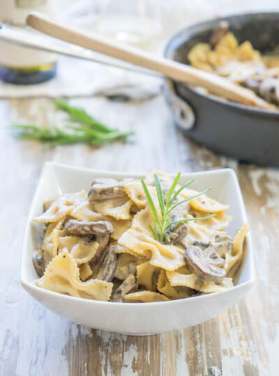 VEGAN MUSHROOM ROSEMARY STROGANOFF 素食蘑菇迷迭香蝴蝶面 素食主义