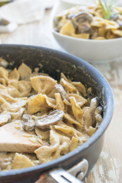 VEGAN MUSHROOM ROSEMARY STROGANOFF 素食蘑菇迷迭香蝴蝶面 素食主义