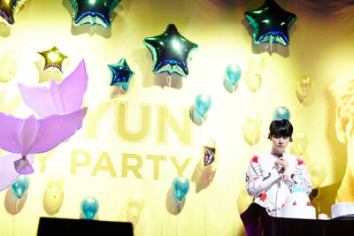 #边伯贤TheDay# #边伯贤# 160516【EXO-L官网】伯贤生日party 12P 