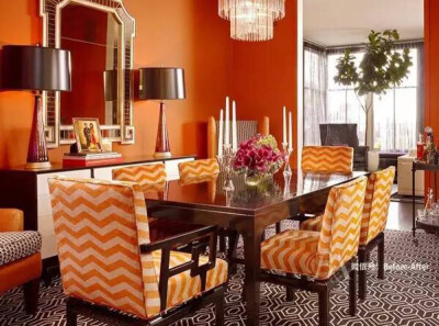 热情动感的爱马仕橙与自带温度的棕色系的搭配，是演绎动静皆宜居家生活的最好方式。如同这套方案中，爱马仕橙与栗色就为我们上演了一幕极具动感的热情画面。连续不断的爱马仕橙色墙面最大程度的将空间内的热情因子点…