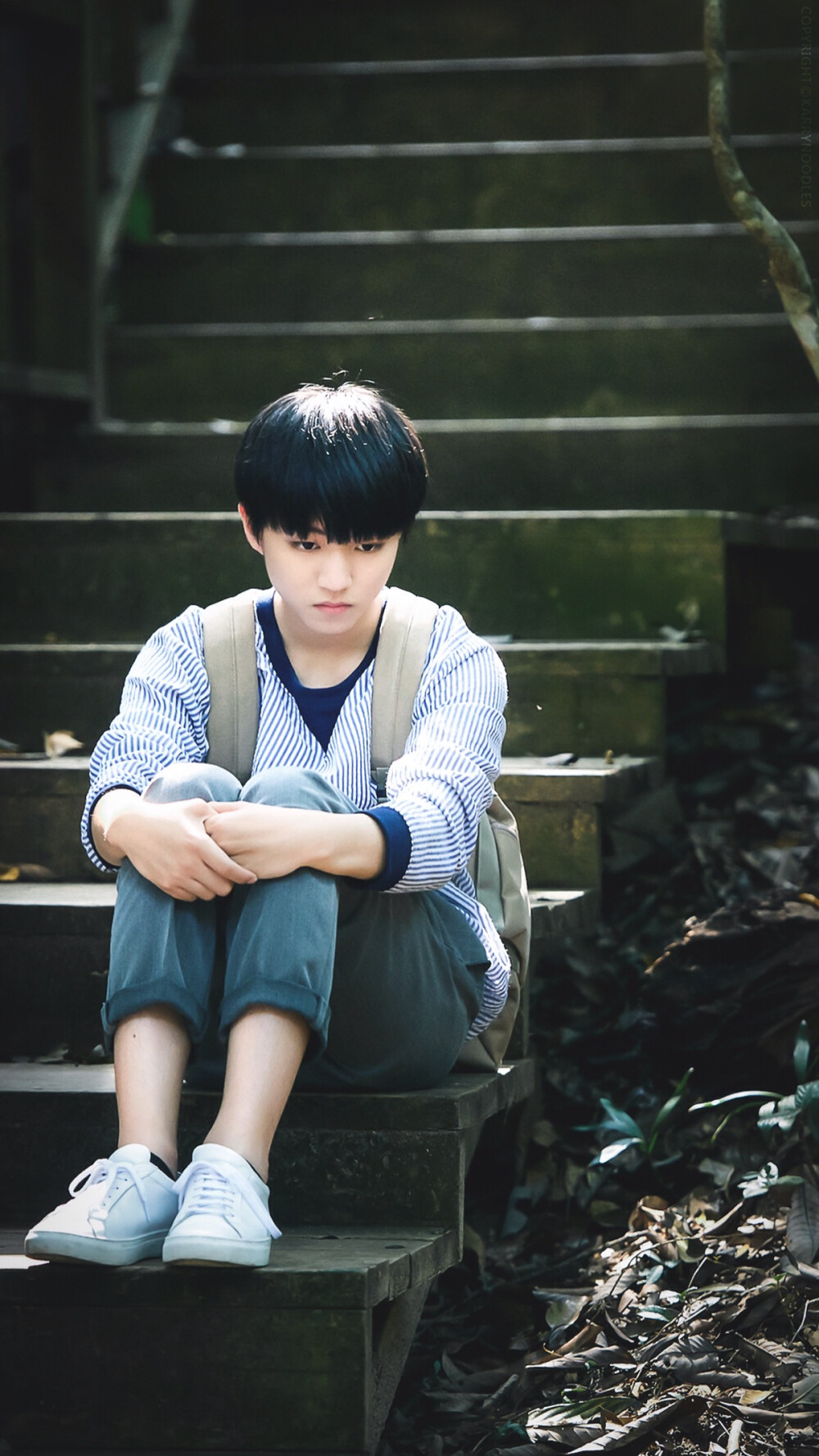王俊凯# #tfboys王俊凯# 【饭制超高清手机壁纸9p】三亚小俊巨好看