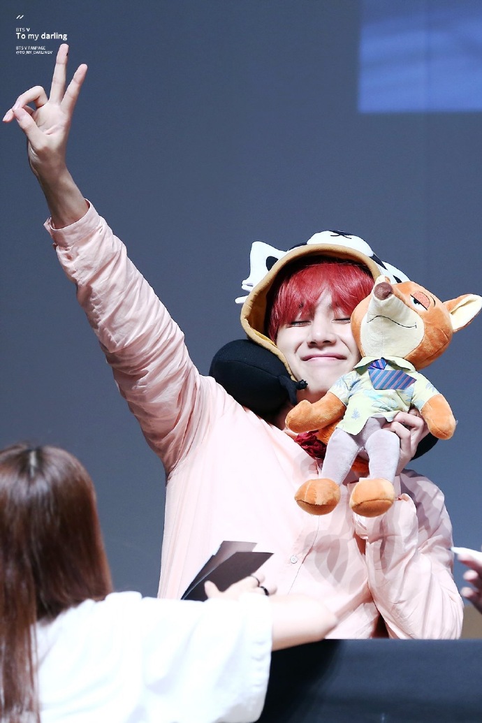 #金泰亨##金泰亨花郎# 【VELICITAS + @TOMYDARLING_V + @VISUAL_SHOCK +
@king_oftheheart 】160514 木洞签售会更新7P