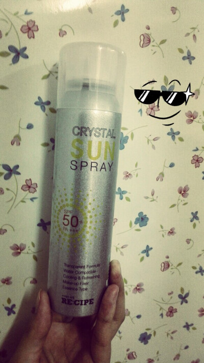 [RE:CIPE水晶防晒喷雾]（防晒系数：SPF50+，PA+++）出行必带啊！可以随时补喷。喷出来的真的是非常密，还很细，之所以是说水晶，因为超透明，无痕不浮白，防水防汗还可定妆。成分比较天然，孕妇儿童都可以使用。使用…