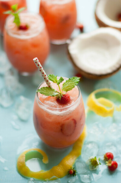 Strawberry Coconut Lemonade 草莓椰子汁