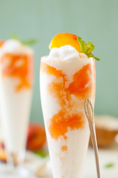 Coconut Peach Lemonade Slushies 椰子黄桃柠檬雪芭