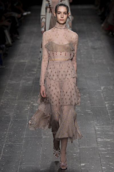 Valentino 2016秋冬时装秀 巴黎秀场