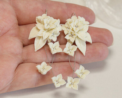 Ivory flowers Earrings. Bridal jewelry. Ivory earrings. Dangle earrings
Polymer clay jewelry. Ivory Wedding Earrings. Ivory floral jewelry自然首饰