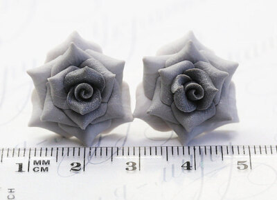 Gray Rose Earrings Studs. Gray flower earrings. Rose Earrings Post Grey
Bridesmaid Earrings. Grey Rose Jewelry Gray wedding. Gray minimalist自然首饰