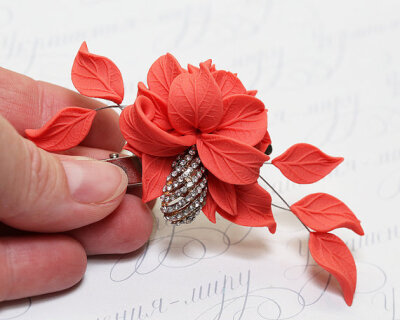 Floral polymer clay brooch lapel pin clip. Coral, orange red leaves
polymer clay broach or hair clip . Handmade polymer clay broach jewellry自然首饰