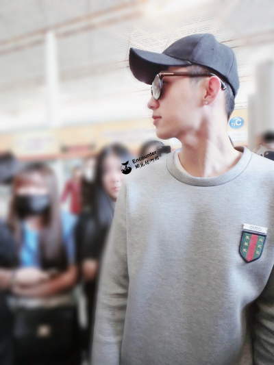 想吻你光滑的脖颈 可我并不是变态
cr.logo