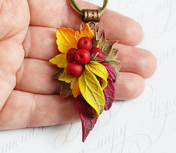 Viburnum necklace. Red berries necklace. Fall leaves necklace Polymer
clay jewellry Woodland necklace. Forest jewelry. Autumn leaves jewelry自然首饰