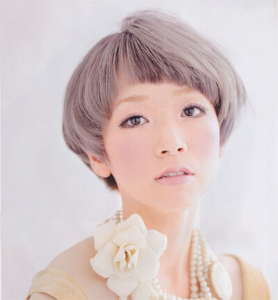 梦幻的发色，皮肤要好白才能hold住