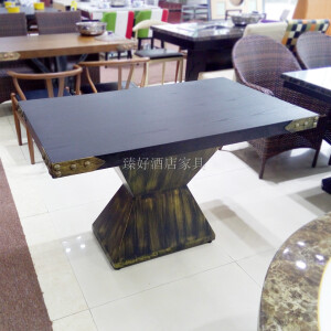 美式复古铜色餐桌 www.z-hao88.com/fgjj/