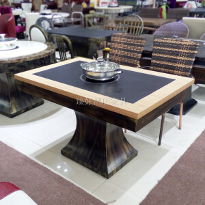 复古工业风餐桌 来源：http://www.z-hao88.com/fgjj/