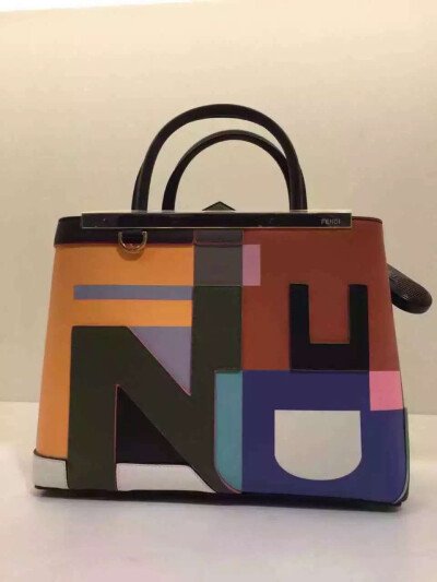 包包 Fendi 美不美！？来一个！哈哈