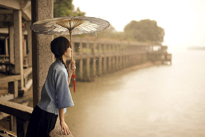 雨中。复古旗袍油纸伞。