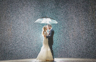 bride and groom rain wedding photography - brides of adelaide