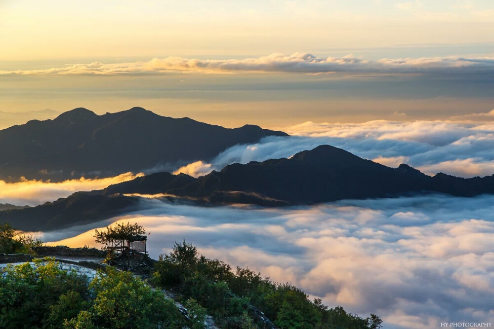 云海，中国风景中不可或缺的景色，总是与神话故事中仙人居住的地方联系起来 cr:黄渊