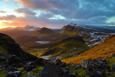 冬日早晨，一个小时的脚程，只为了见英国斯凯岛的Trotternish Ridge一眼。