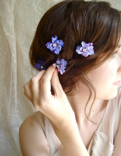 神秘的紫色花朵，迷情优雅。