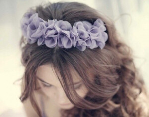 紫色的发带，完美的容颜。