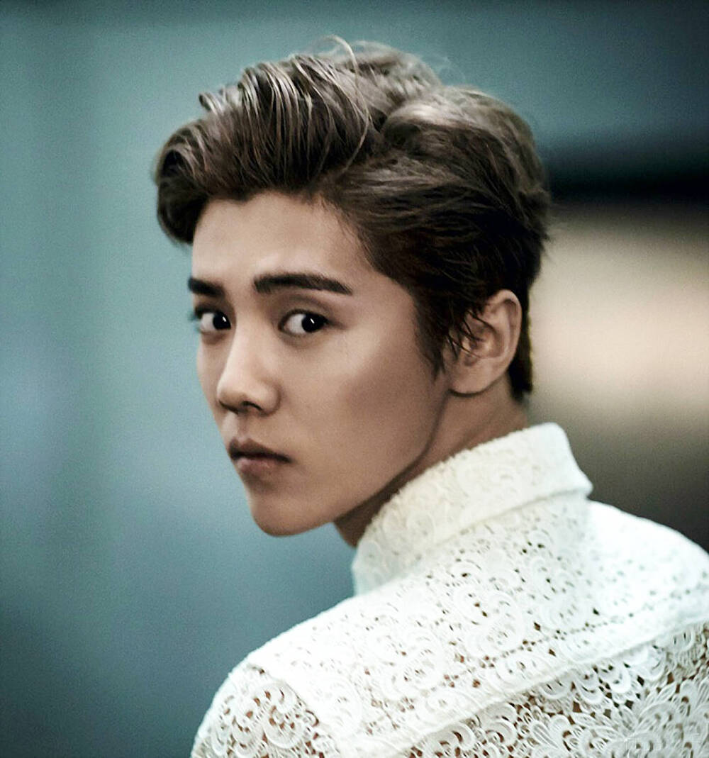 鹿晗luhan vogueme首位封面人物