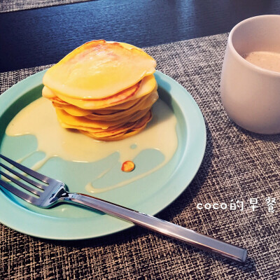 # 周一 # 今日早餐：热松饼，热巧克力，礼拜一的早餐就是要热量upupup的