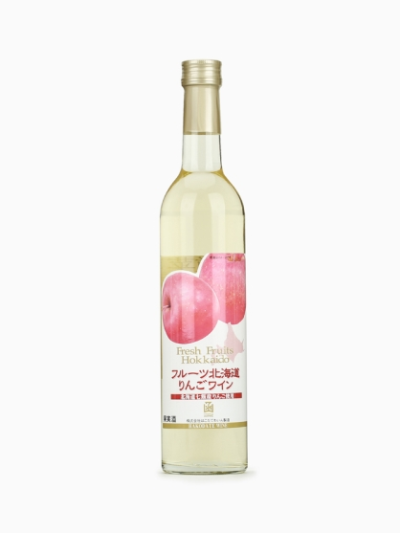 HAKODATE WINE，以北海道当地盛产的水果为主要原料酿造而成，清爽的甜味与丰富的果香风味结合，价格不贵，小白领最爱。
北海道苹果果实酒