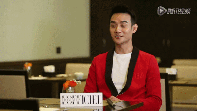 #520表白王凯# #王凯kkw# #陪王凯细水长流# 歪！头！杀！我的演员朋友就是这么可爱！ @王凯kkw （不会告诉你们P5歪头加笑容加咬嘴唇的连环杀我看了多久）