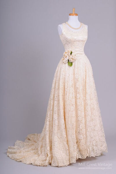 Gorgeous vintage lace wedding dress