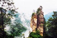 石人山风景名胜区是国家重点风景名胜区，中国AAAA级旅游区，国家级自然保护区，景区位于河南省平顶山市鲁山县，属山岳型自然风景名胜区。石人山雄踞中原，既有北国山岳的雄伟峻拔，也不乏南方山水的钟灵毓秀。在景区…