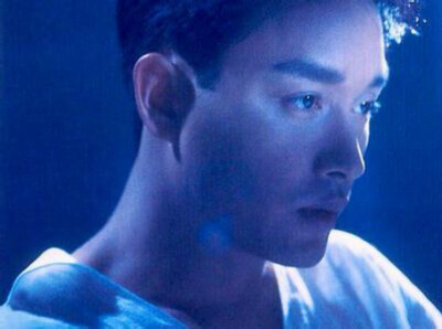 怎么会有哥哥这么这么这么帅唱歌这么这么好听的人啊。。。。真的很爱很爱很爱他