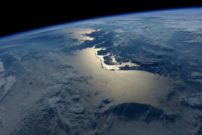 #天文酷图# 北欧——北海和荷兰，由宇航员Jeff Williams ‏@Astro_Jeff 从太空拍摄